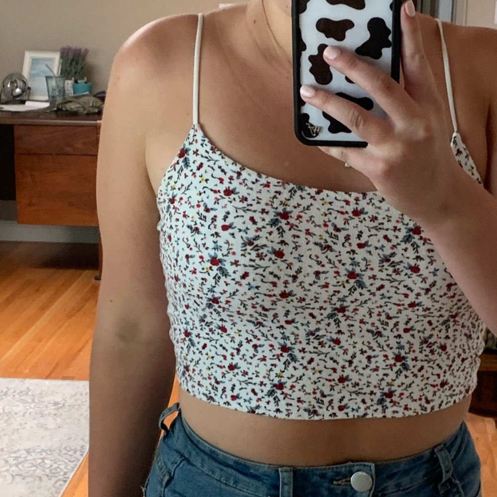 Floral crop tank top!